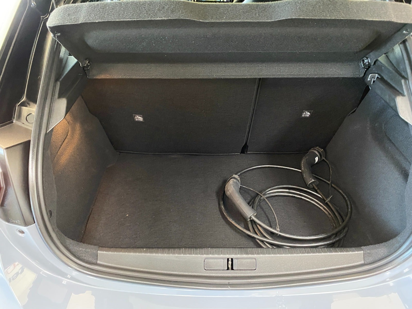 Grå Opel Corsa-e fra 2024