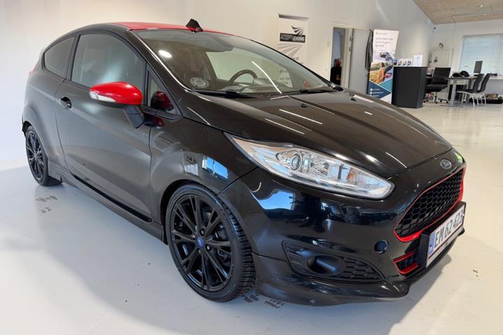 Sort Ford Fiesta fra 2015