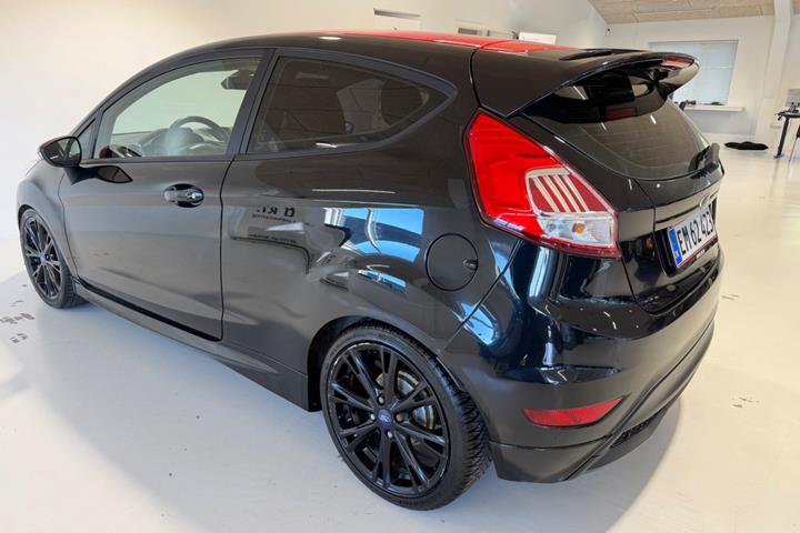 Sort Ford Fiesta fra 2015