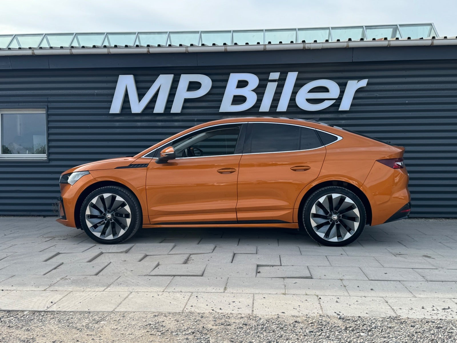 Bronze Skoda Enyaq fra 2023