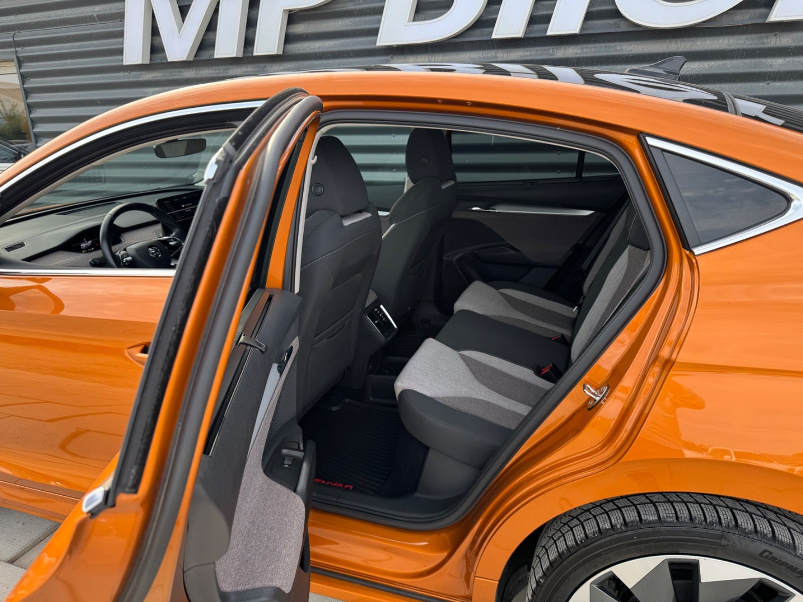 Bronze Skoda Enyaq fra 2023