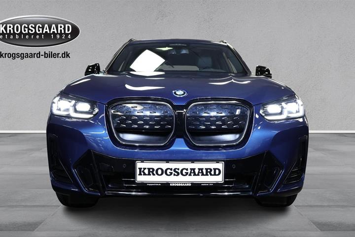 Blå BMW iX3 fra 2023