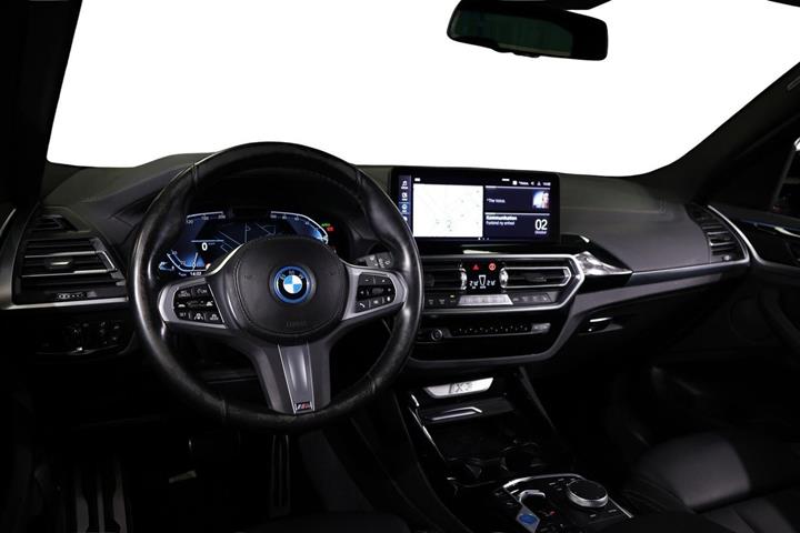 Blå BMW iX3 fra 2023