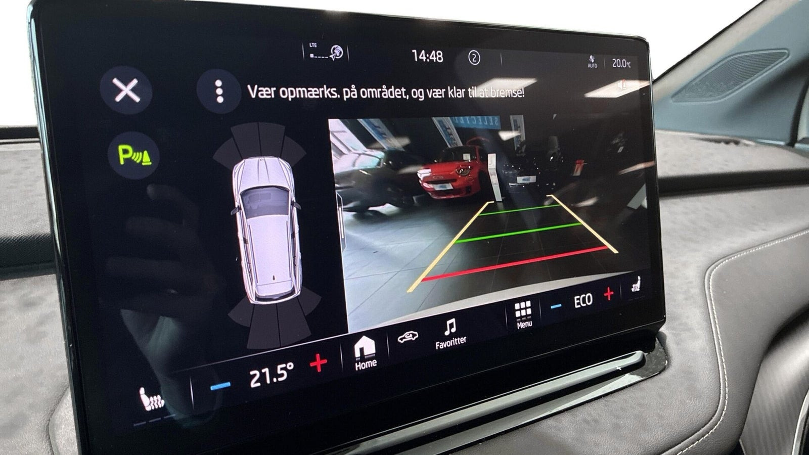Hvid Skoda Enyaq fra 2023