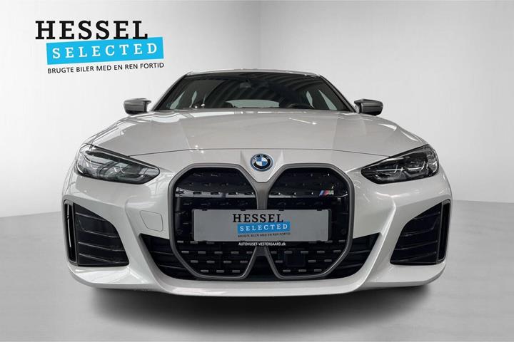 Hvid BMW i4 fra 2024