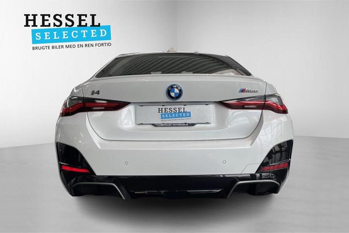 Hvid BMW i4 fra 2024