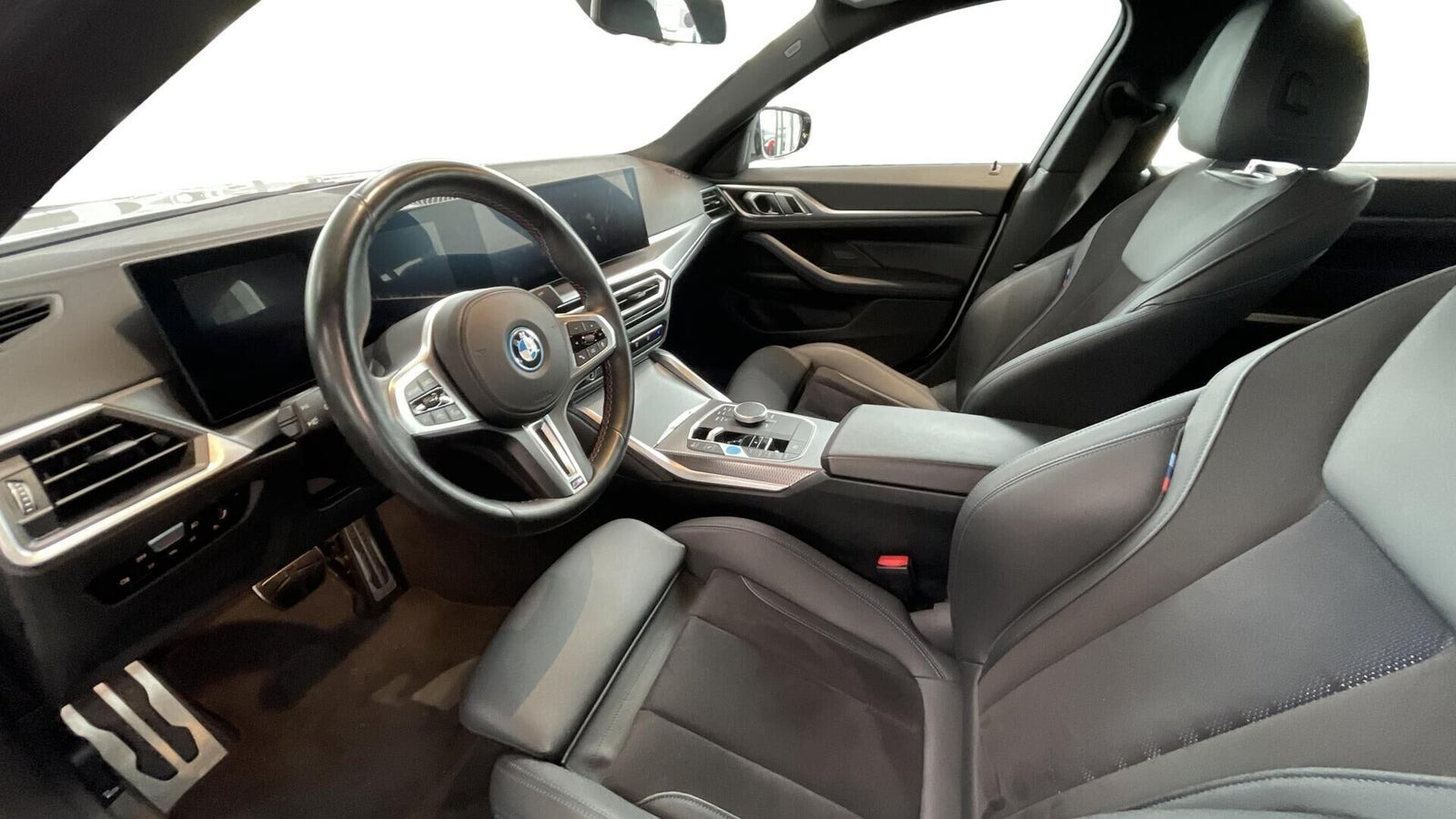 Hvid BMW i4 fra 2024