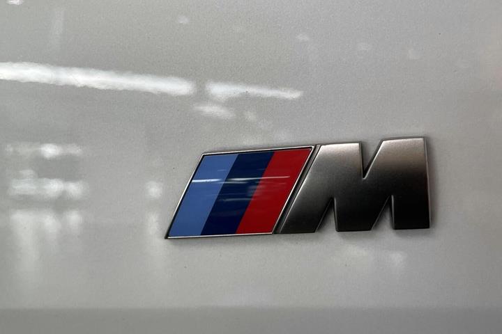 Hvid BMW i4 fra 2024