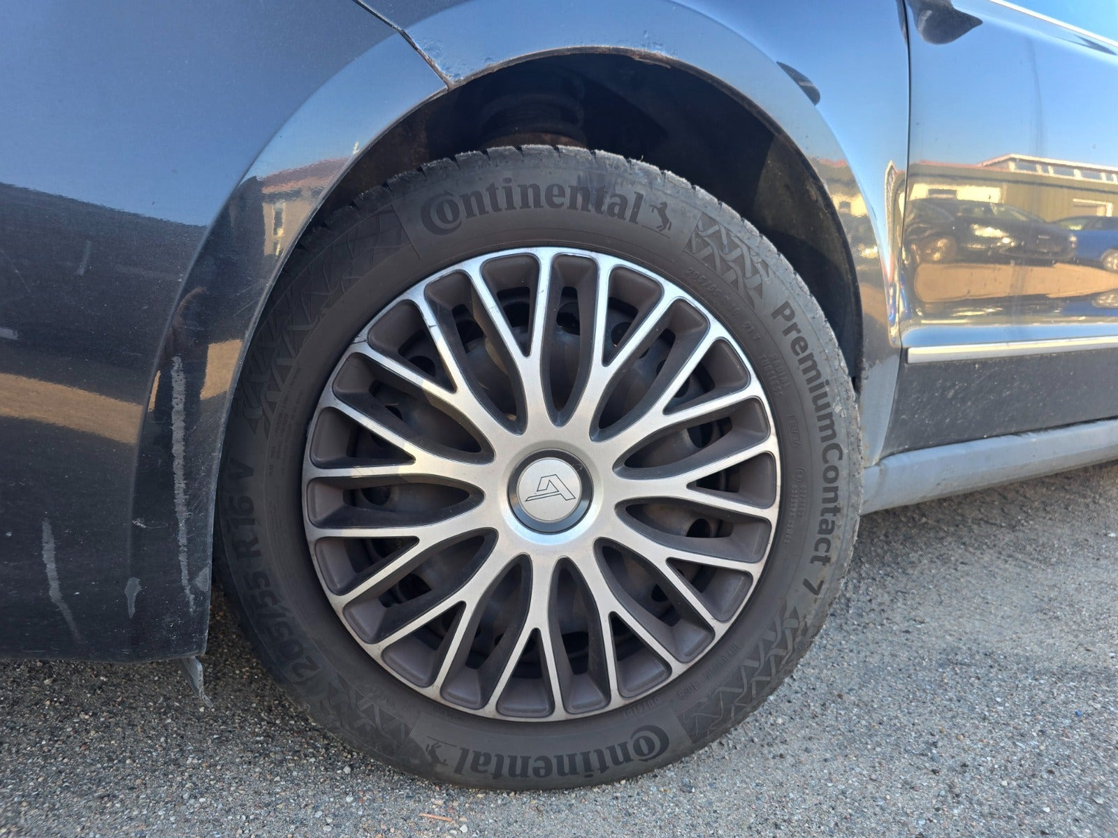 Sort Skoda Superb fra 2009