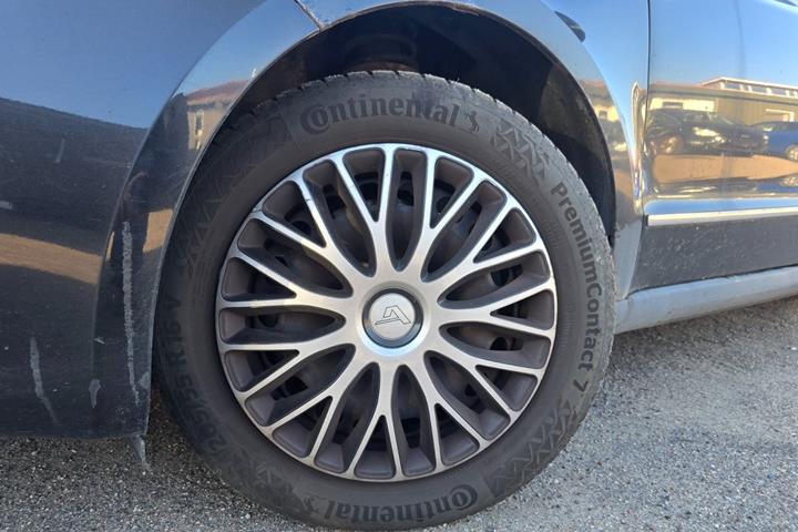 Sort Skoda Superb fra 2009