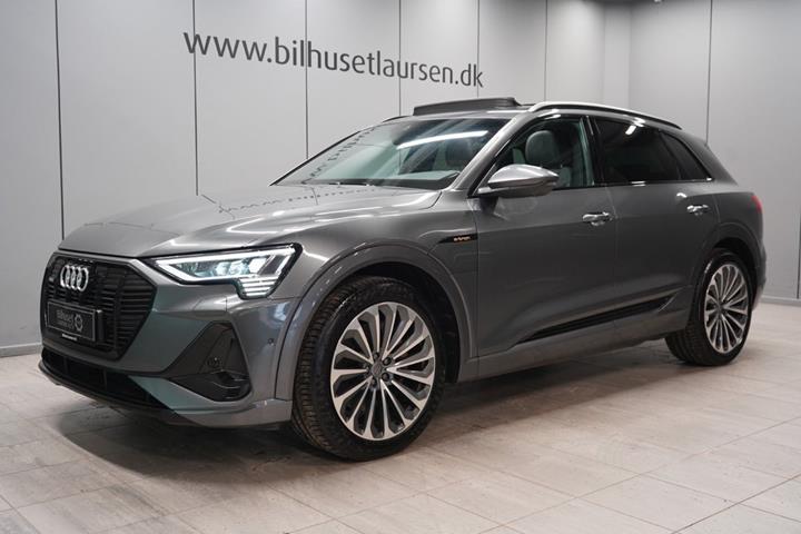 Grå Audi e-tron fra 2021