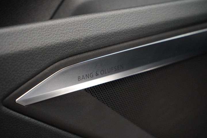 Grå Audi e-tron fra 2021