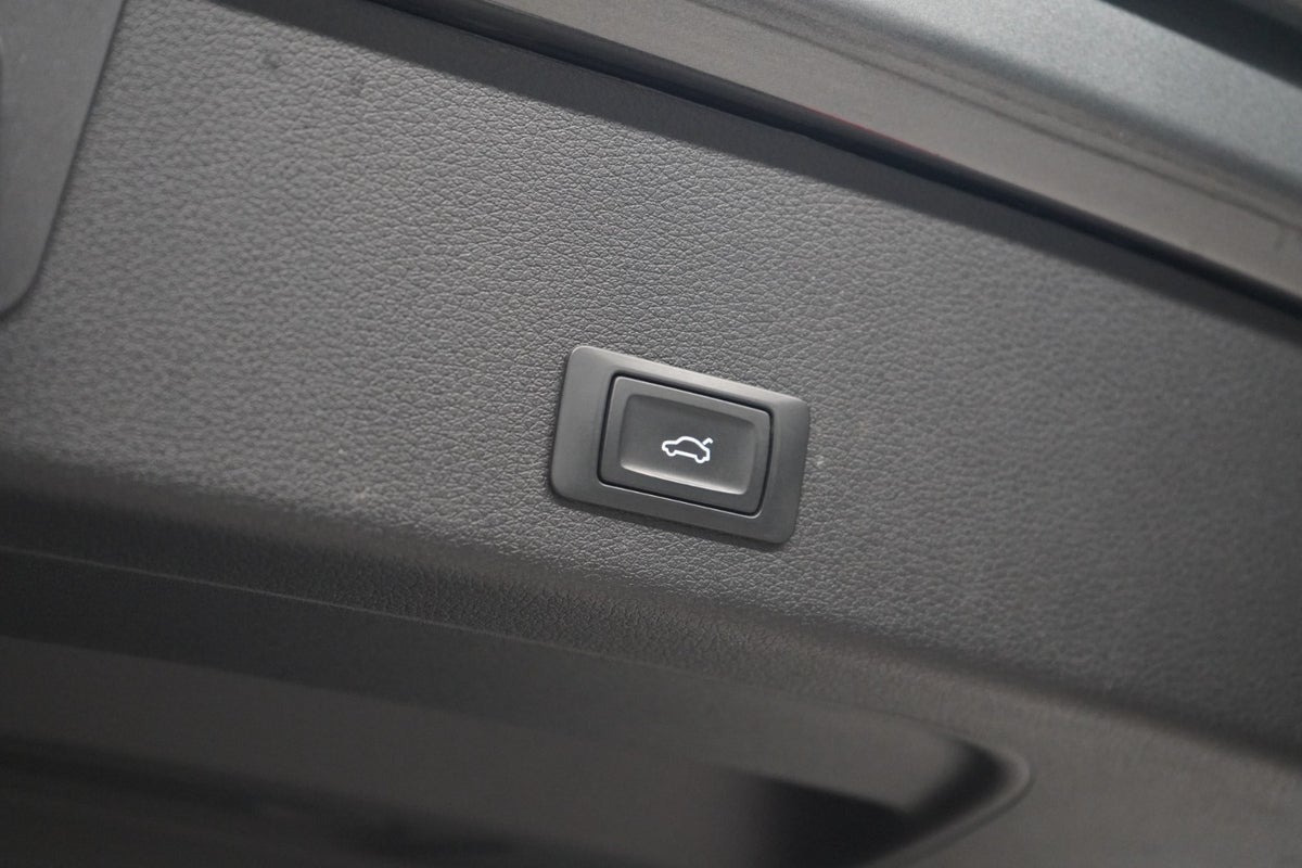 Grå Audi e-tron fra 2021