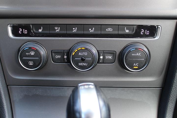 Grå VW Golf VII fra 2016