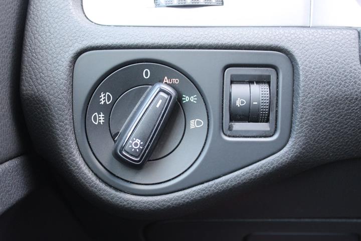 Grå VW Golf VII fra 2016