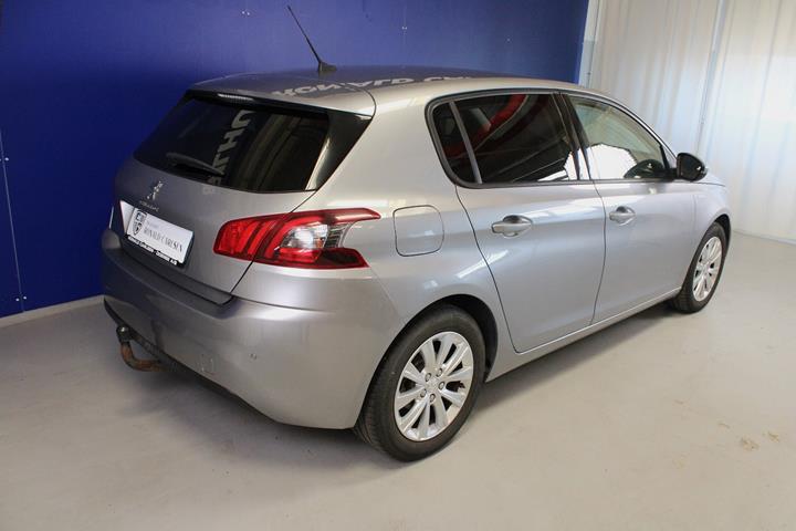 Sølv Peugeot 308 fra 2020