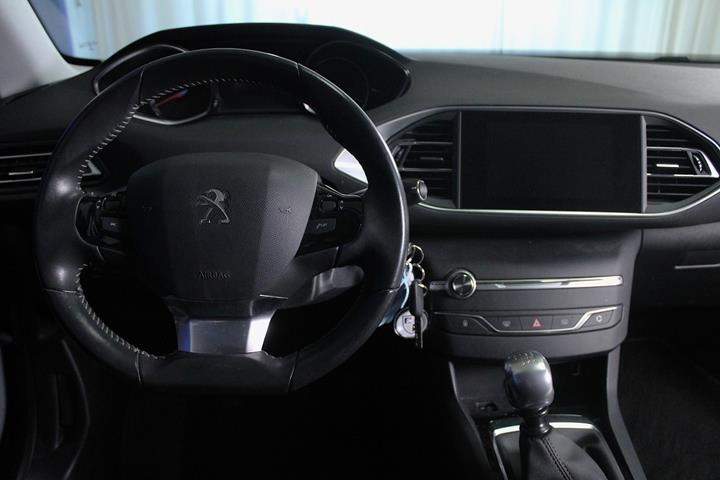 Sølv Peugeot 308 fra 2020
