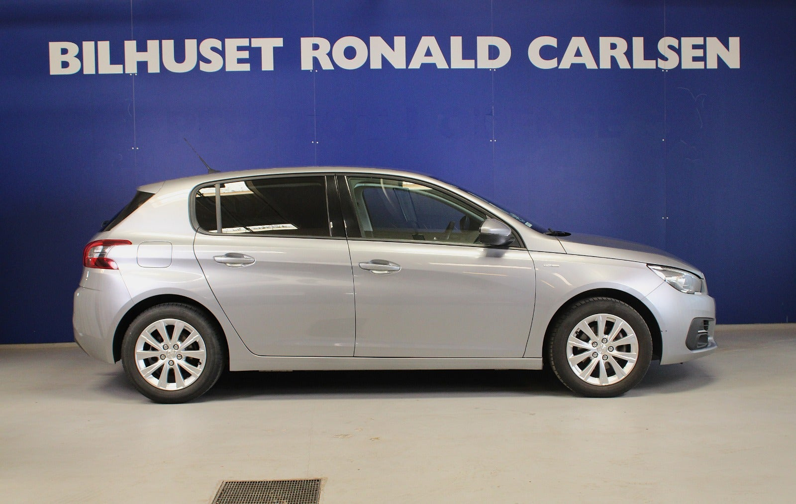 Sølv Peugeot 308 fra 2020
