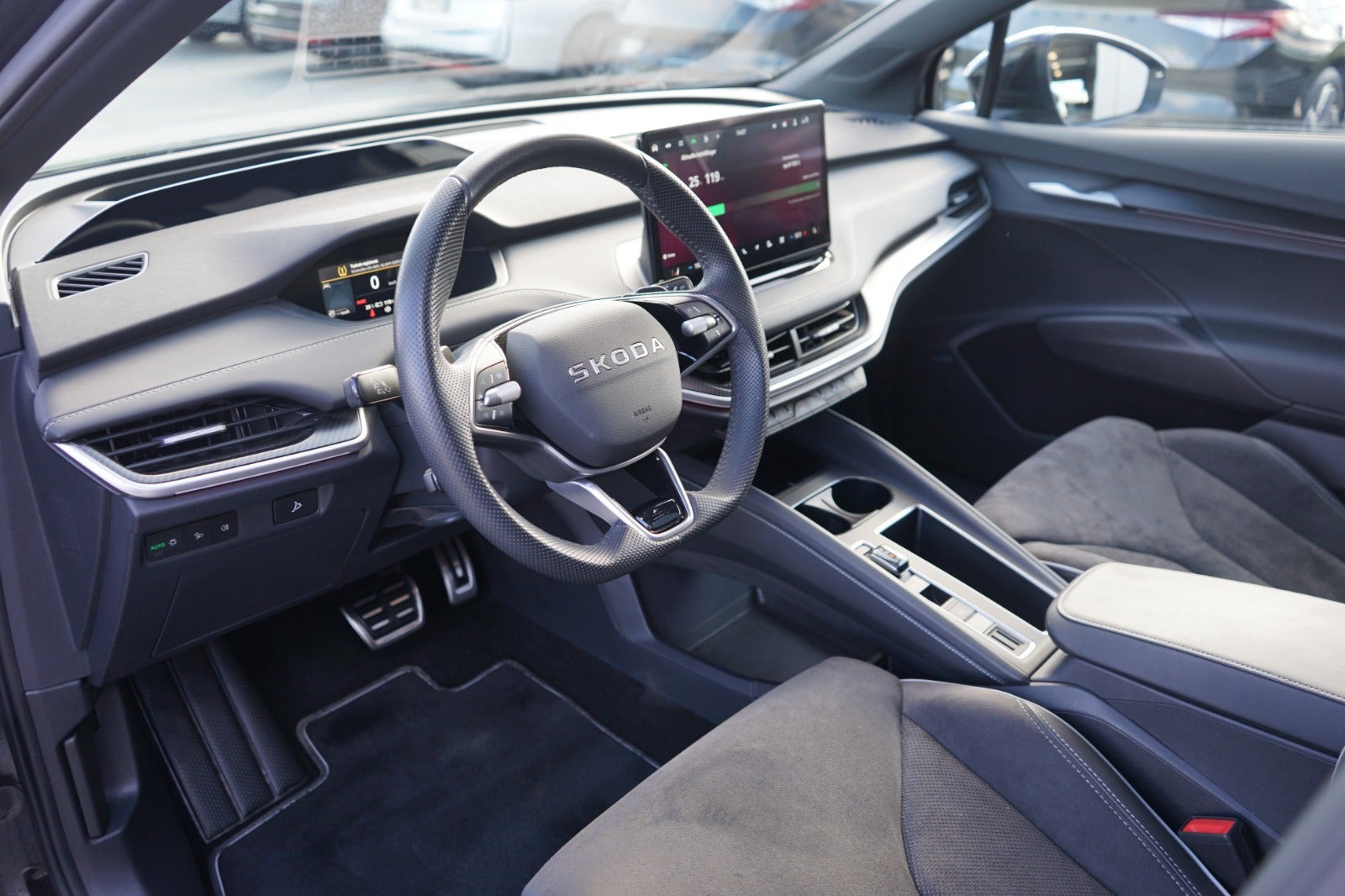 Sort Skoda Enyaq fra 2026