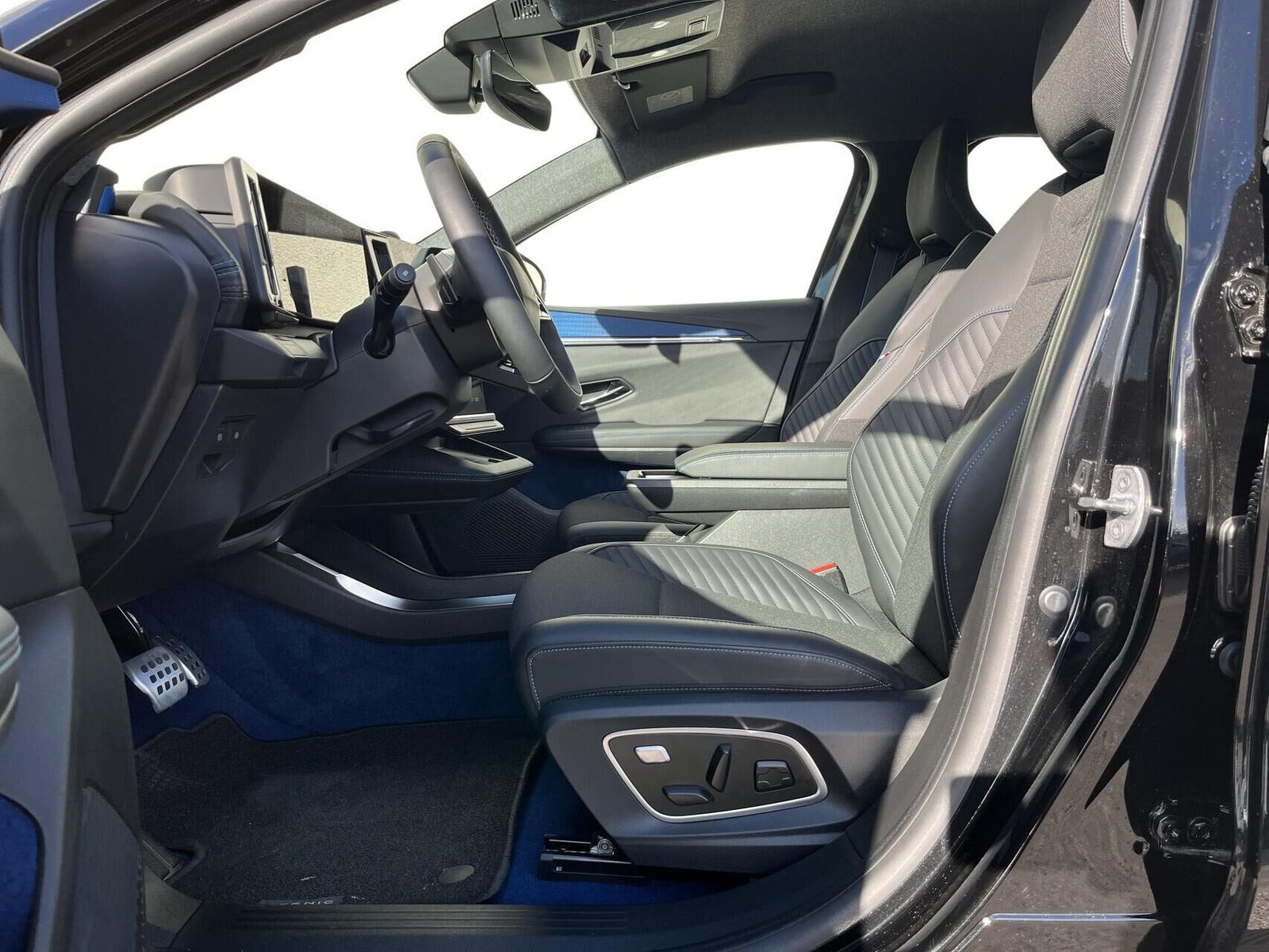 Sort Renault Scenic E-Tech fra 2026