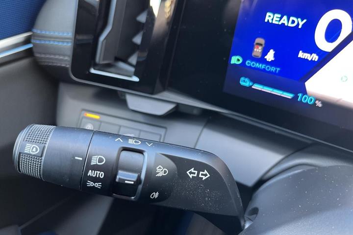 Sort Renault Scenic E-Tech fra 2026