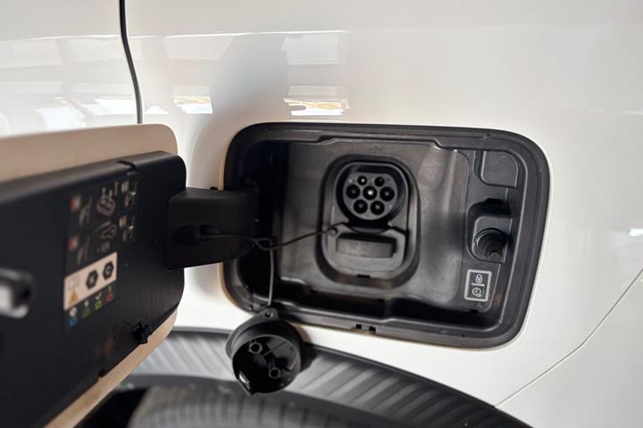 Hvid Citroën e-C3 Aircross fra 2025