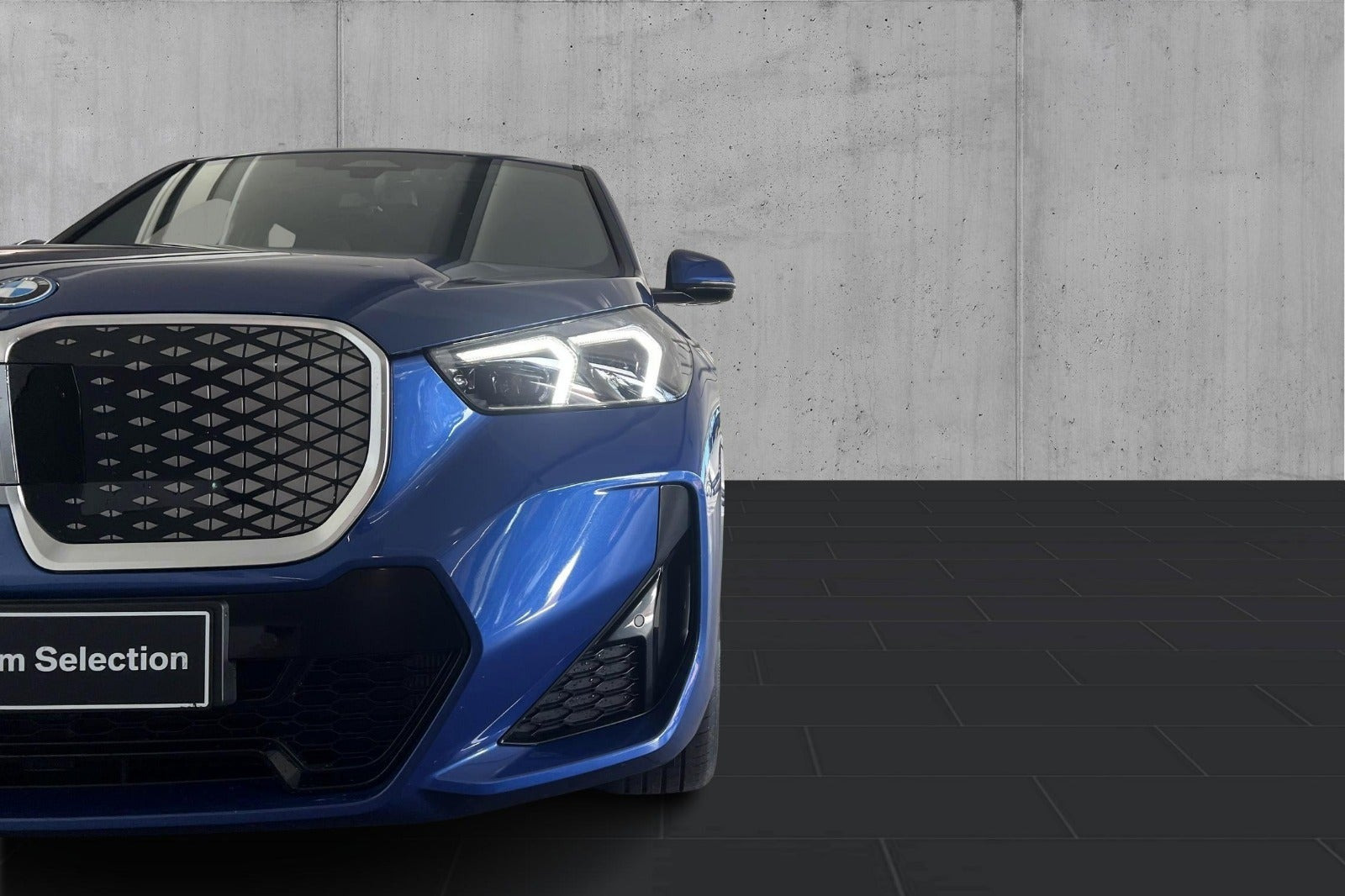 Blå BMW iX1 fra 2023
