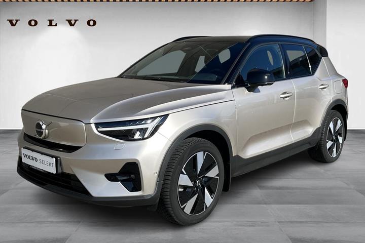 Orange Volvo XC40 fra 2023 set udefra