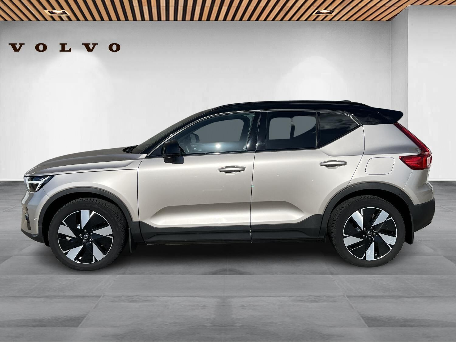 Orange Volvo XC40 fra 2023