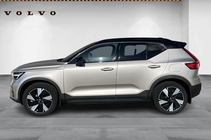 Orange Volvo XC40 fra 2023