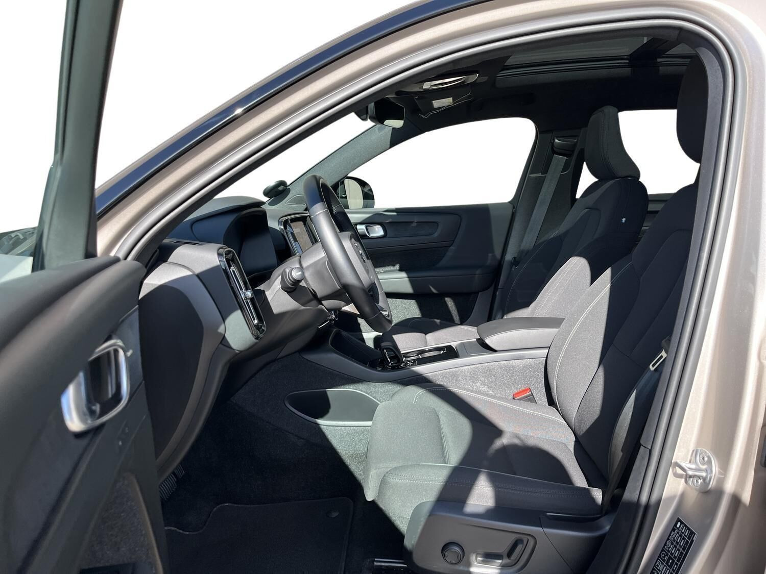 Orange Volvo XC40 fra 2023