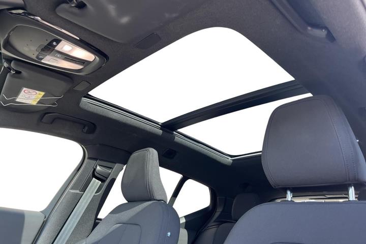 Orange Volvo XC40 fra 2023