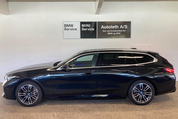 Sort BMW i5 fra 2024