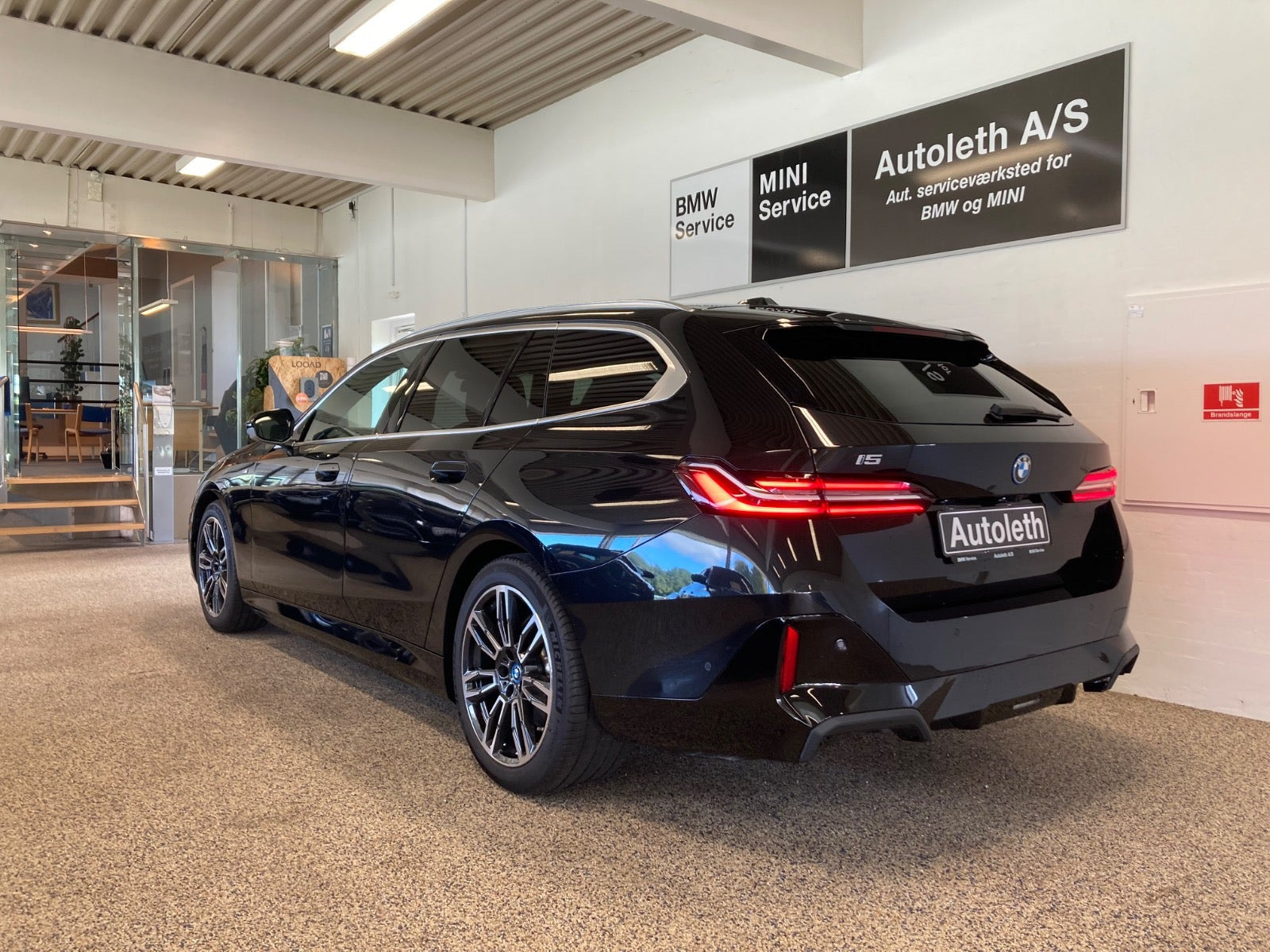 Sort BMW i5 fra 2024
