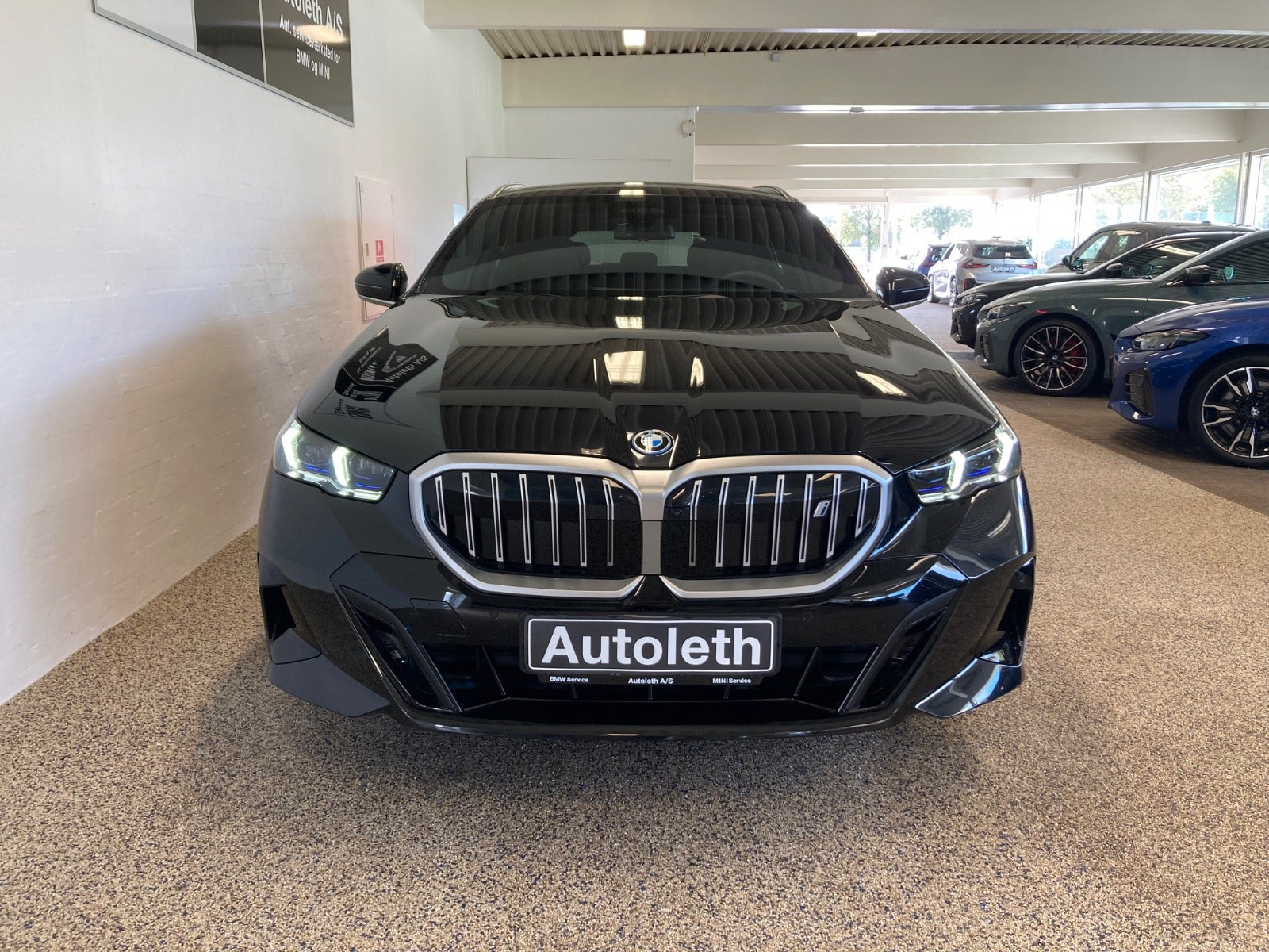 Sort BMW i5 fra 2024