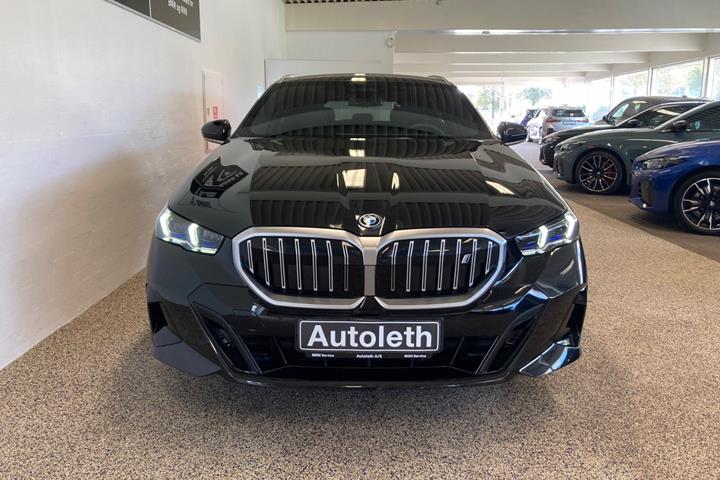 Sort BMW i5 fra 2024