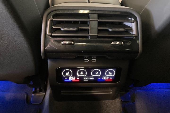 Sort BMW i5 fra 2024