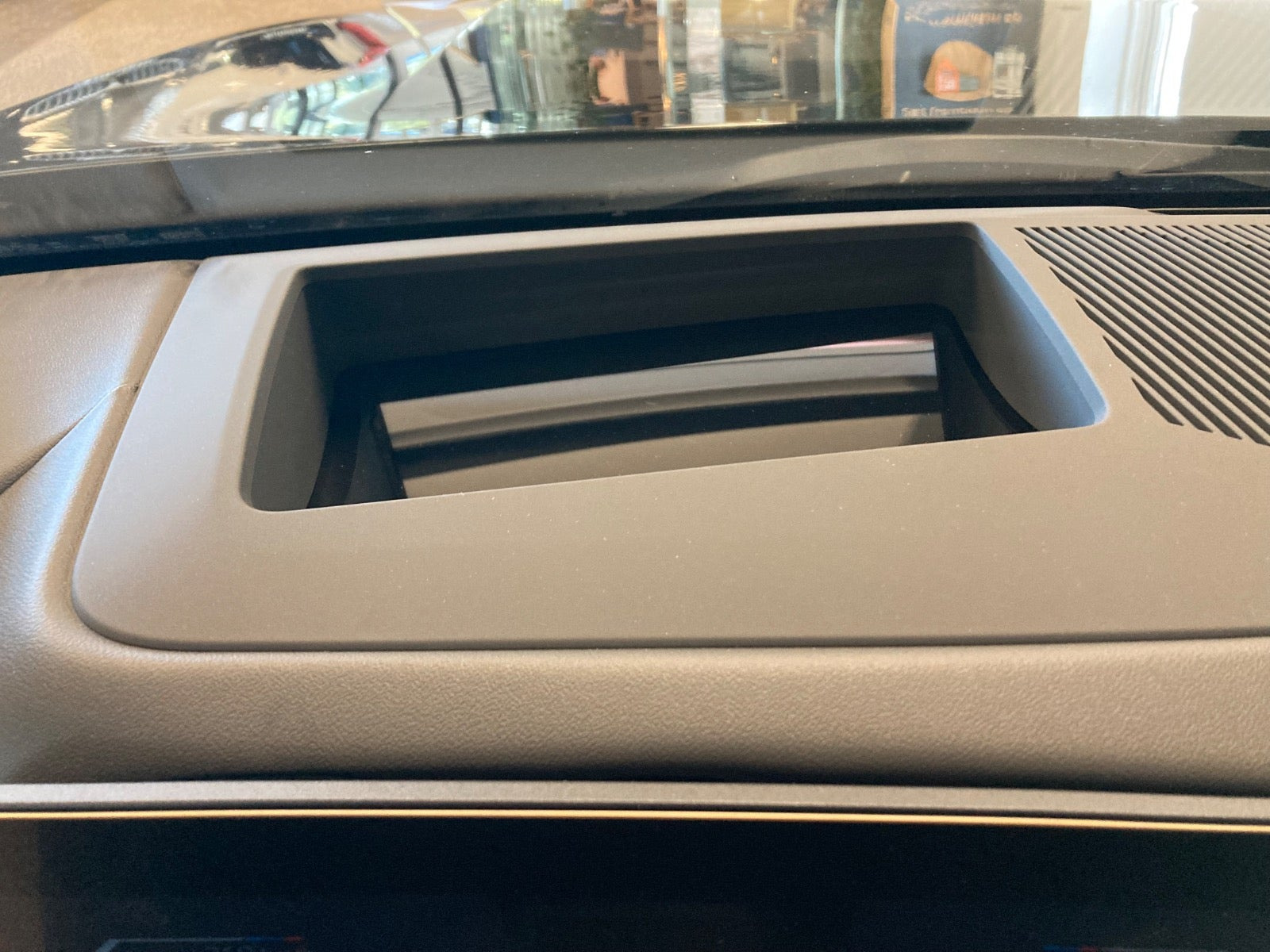 Sort BMW i5 fra 2024