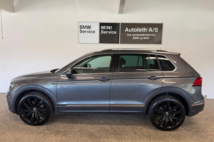 Grå VW Tiguan fra 2017