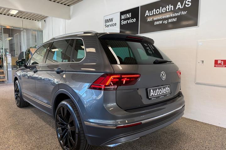 Grå VW Tiguan fra 2017