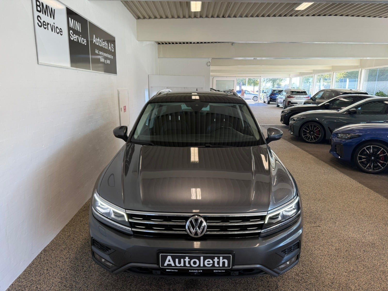 Grå VW Tiguan fra 2017