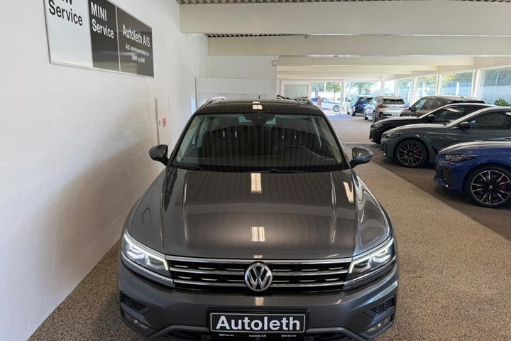 Grå VW Tiguan fra 2017