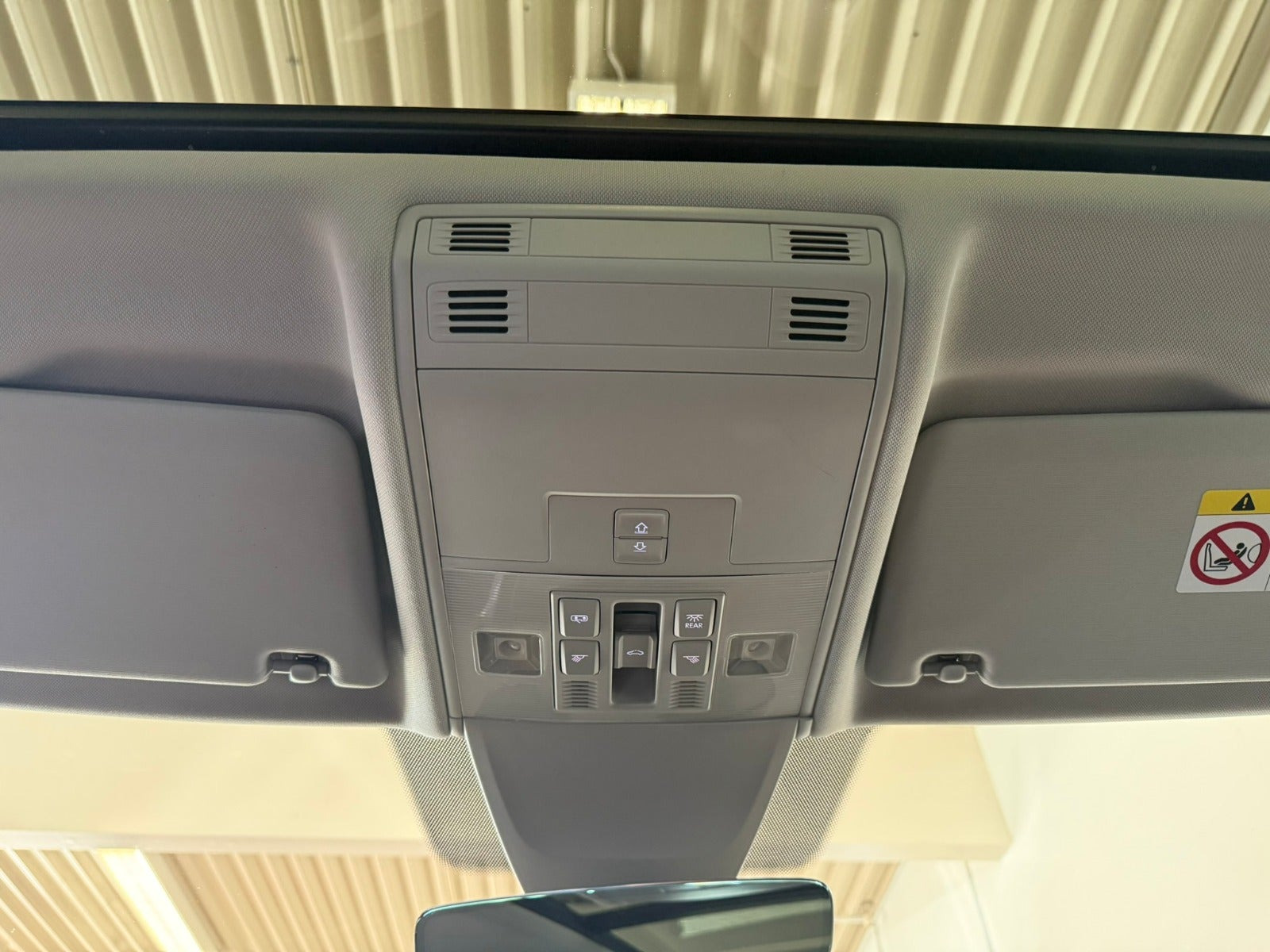 Grå VW Tiguan fra 2017