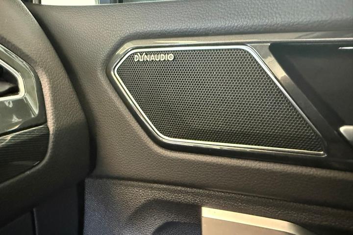 Grå VW Tiguan fra 2017