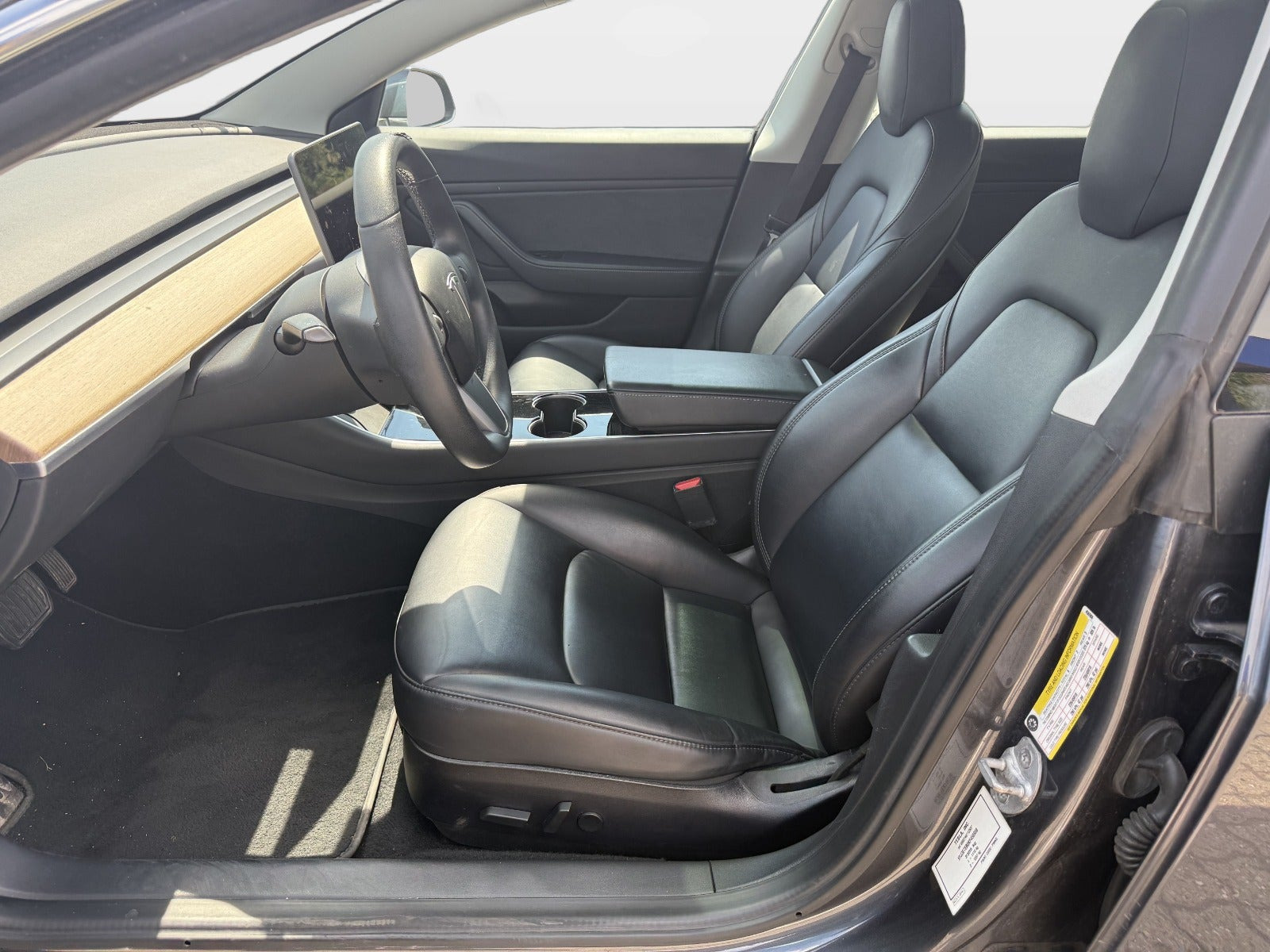 Grå Tesla Model 3 fra 2019