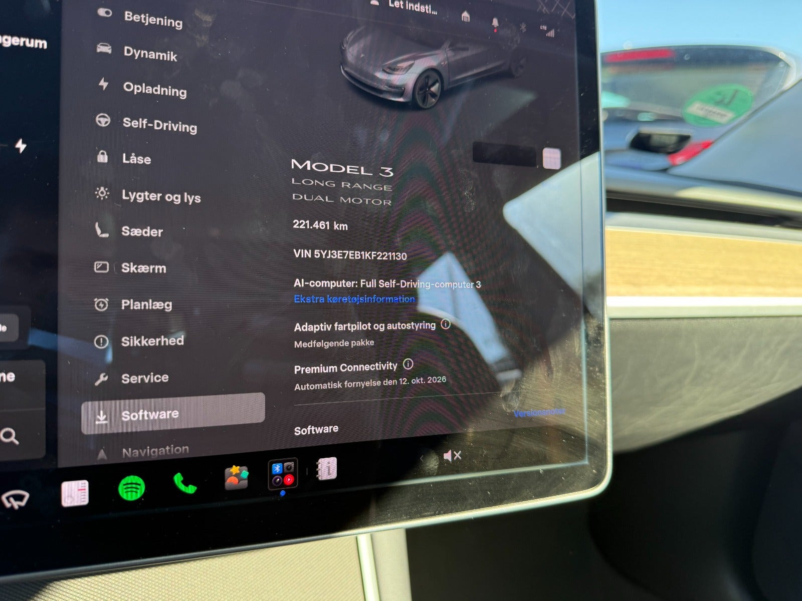 Grå Tesla Model 3 fra 2019