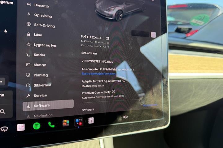 Grå Tesla Model 3 fra 2019