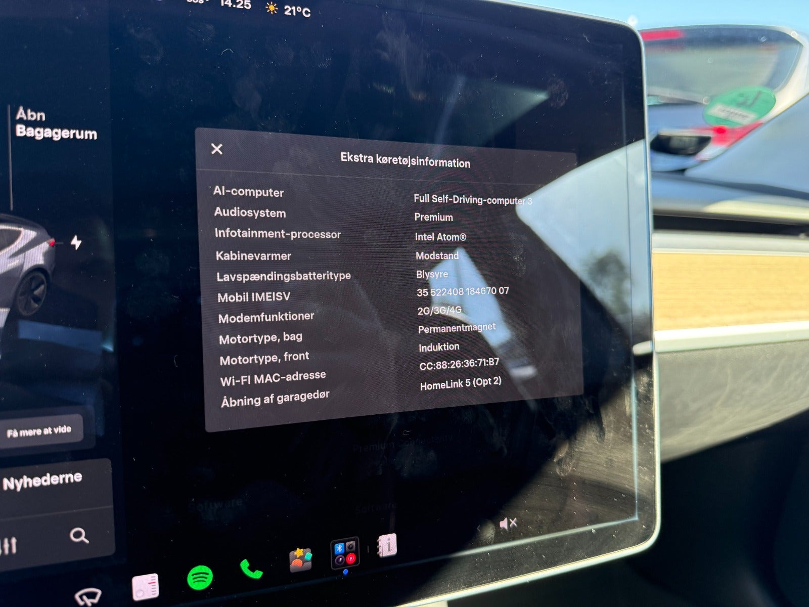 Grå Tesla Model 3 fra 2019