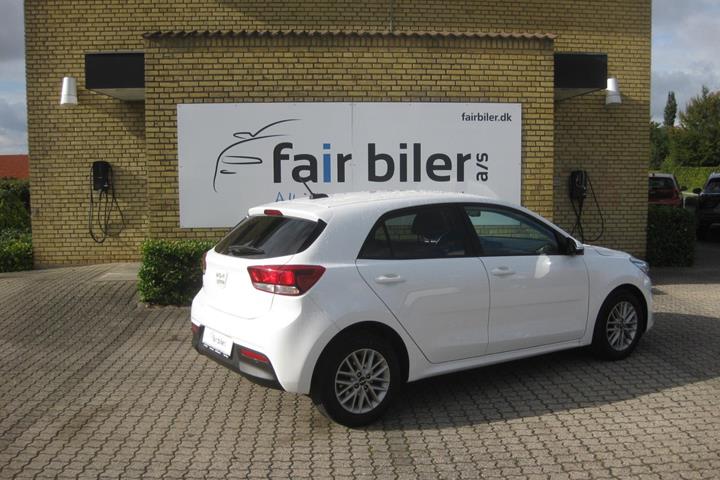 Hvid Kia Rio fra 2022