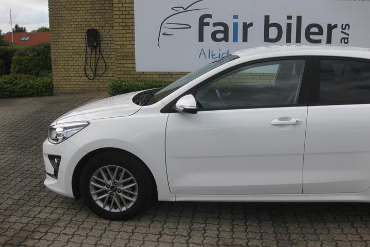 Hvid Kia Rio fra 2022